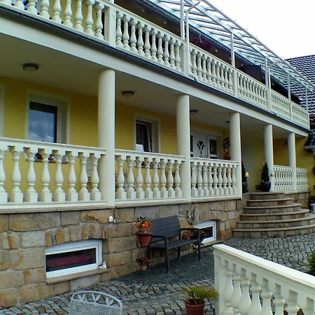 Apartment Roomy In Lichtenhain With Pond *