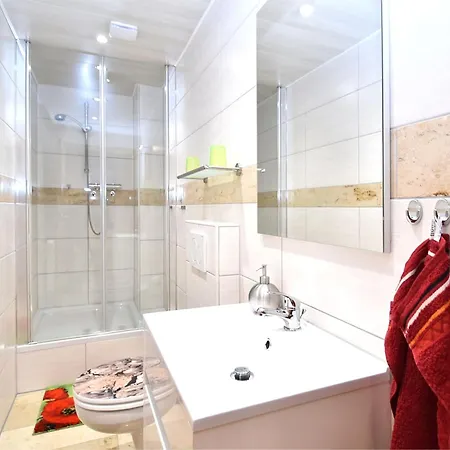 Apartment Roomy In Lichtenhain With Pond