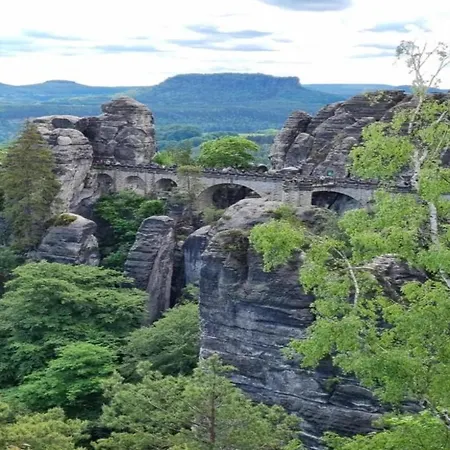 Roomy In With Pond شقة