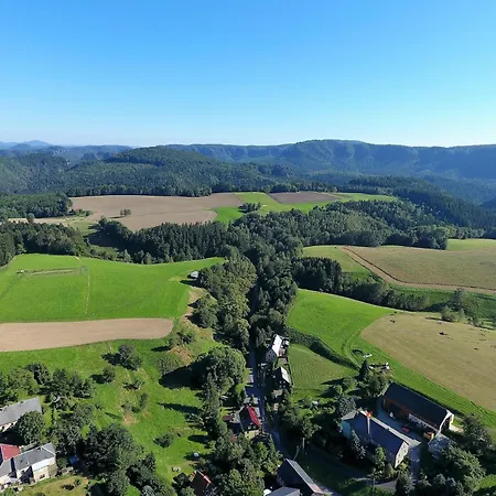 Mit Teich In Lichtenhain (Sebnitz)