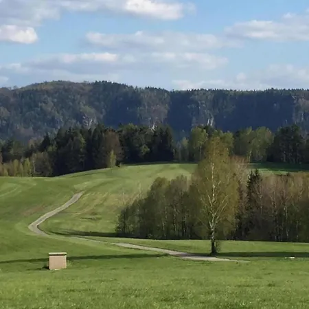 Mit Teich In Lichtenhain (Sebnitz)
