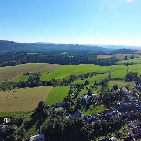 Roomy In With Pond Apartment *