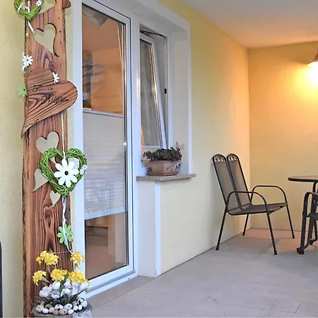 Roomy In With Pond *