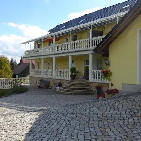 Mit Teich In Apartamento Lichtenhain (Sebnitz)