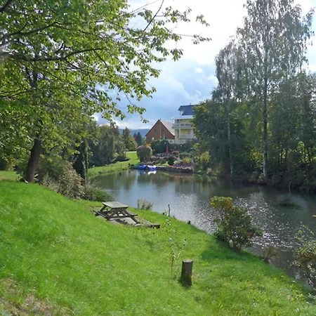 Mit Teich In Lichtenhain (Sebnitz)