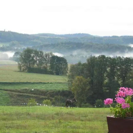 Roomy In With Pond شقة