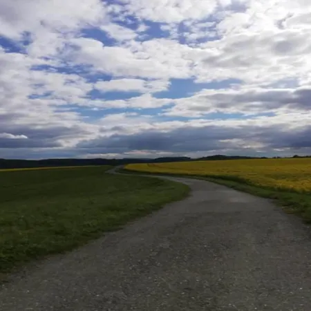 Roomy In With Pond شقة