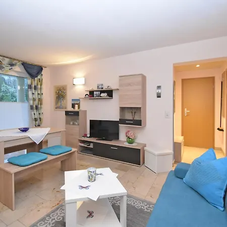 Apartment Mit Teich In *
