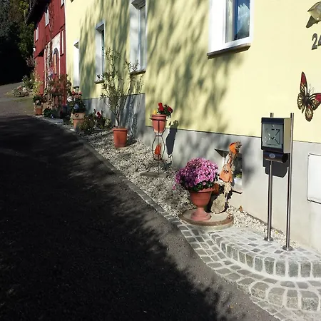 Apartment Mit Teich In
